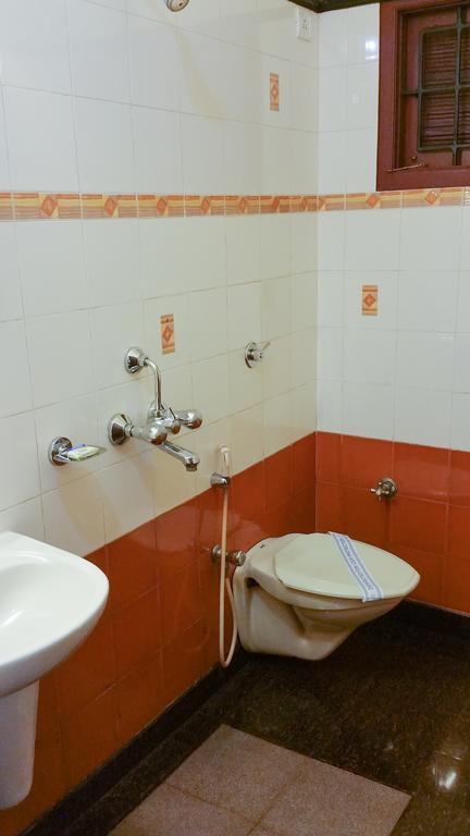 River View Guest House - Kavitha Residency มังคาลอร์ ภายนอก รูปภาพ